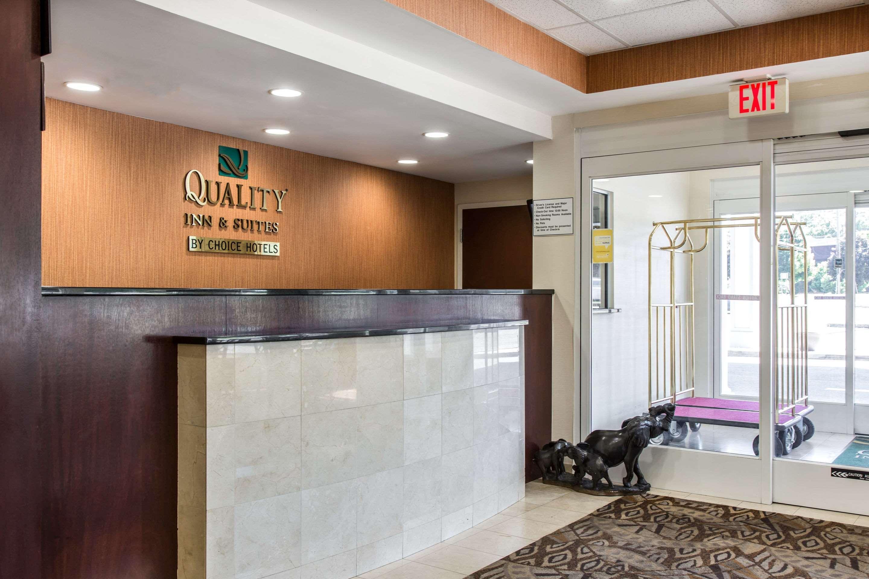 Quality Inn & Suites Danbury Near University Kültér fotó